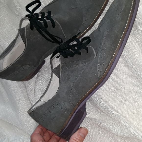 Kenneth Cole Social Gathering grey suede wing tip laced shoes. Size 10 - Picture 5 of 10